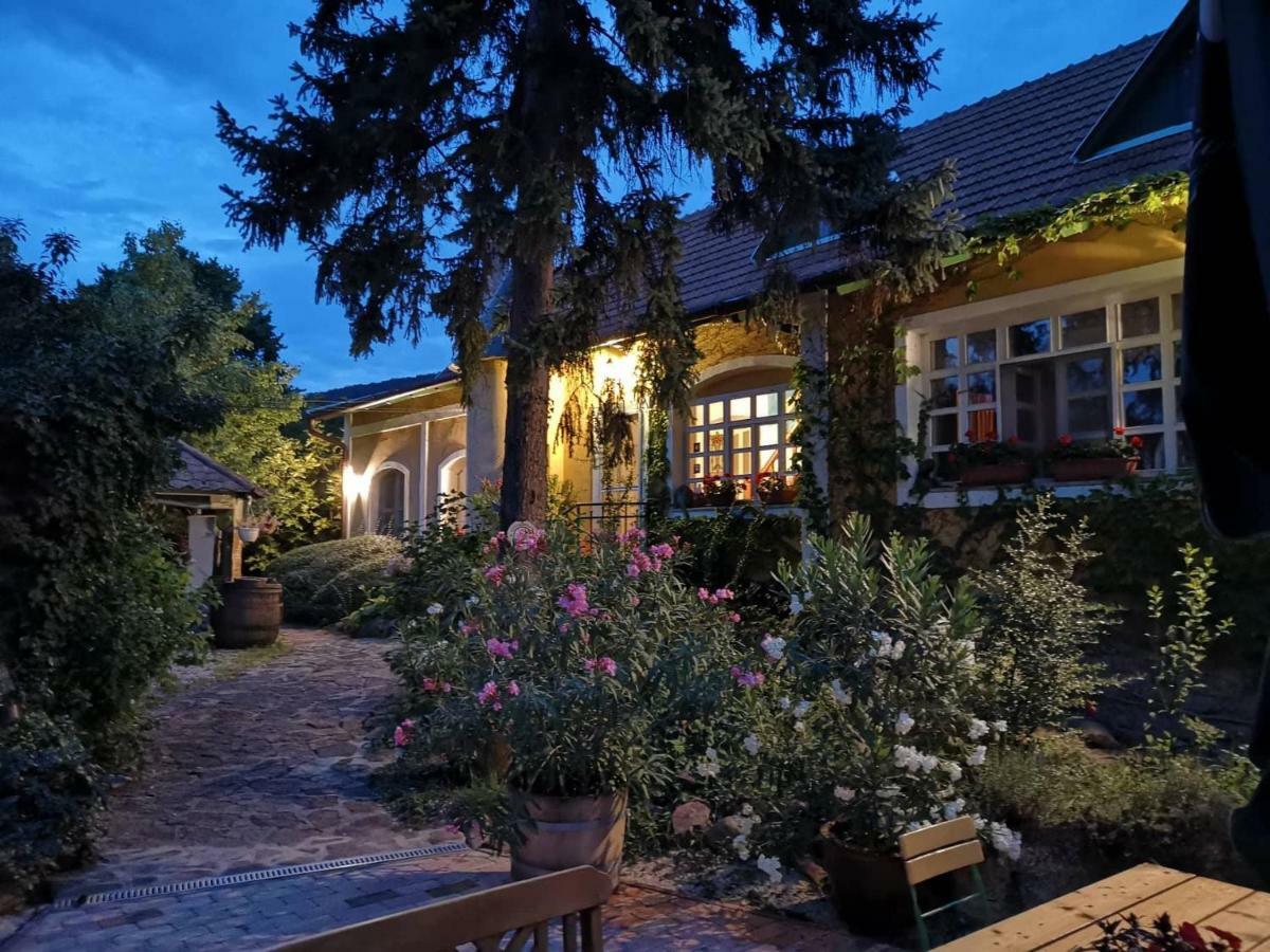 Villa-Magdi Vendégház Révfülöp Exterior foto